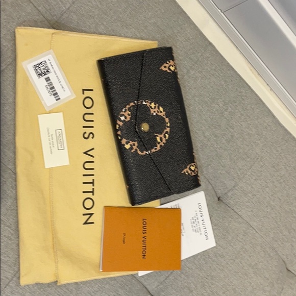Louis Vuitton Sarah Wallet Jungle Collection - Picture 2 of 9